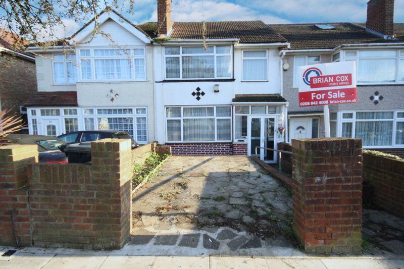 3 bedroom terraced house for sale in Summit Road, Northolt, UB5