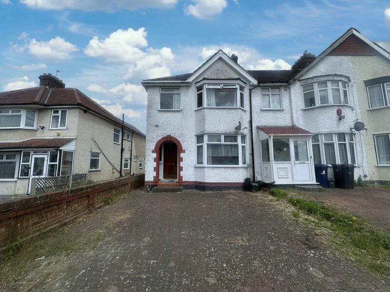 3 bedroom terraced house for sale in Cornwall Avenue, Southall, UB1