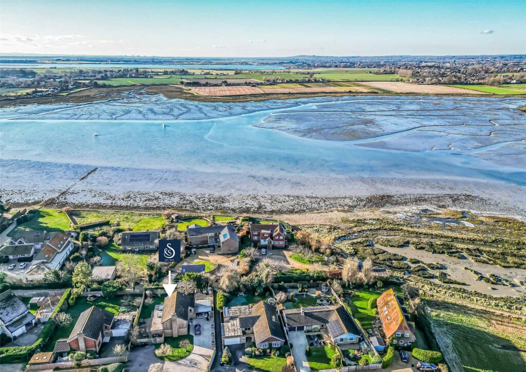 4 bedroom detached house for sale in Marcuse Fields, Bosham, Chichester