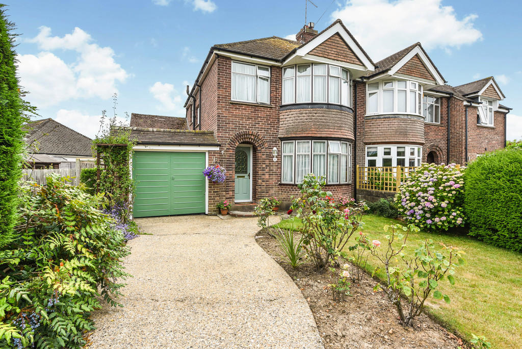 3 bedroom semidetached house for sale in Stockbridge Gardens