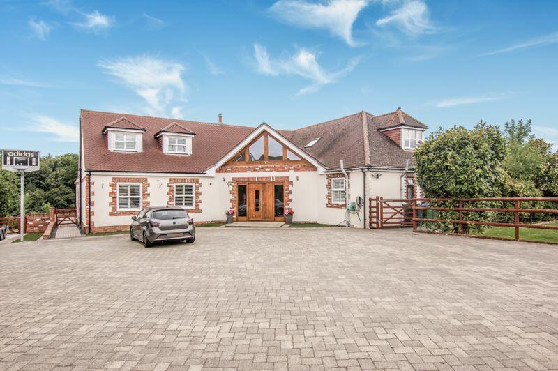5 bedroom detached house for sale in Southampton Road, Titchfield