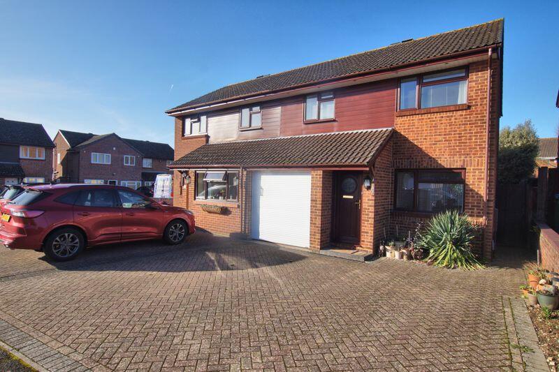 3 bedroom semidetached house for sale in Woodrush Crescent, Locks Heath, SO31
