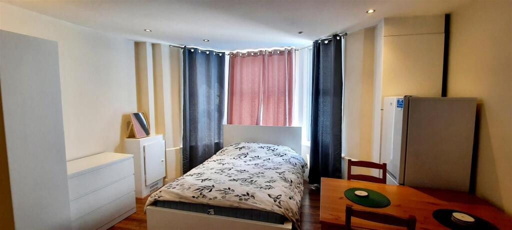 Main image of property: Hetley road, Sheperds Bush, London