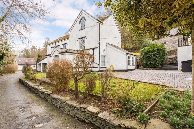 4 bedroom detached house for sale in London Road, Corwen, LL21