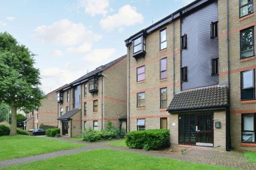 Main image of property: Blackheath, SE3, London - STUDIO - P1820