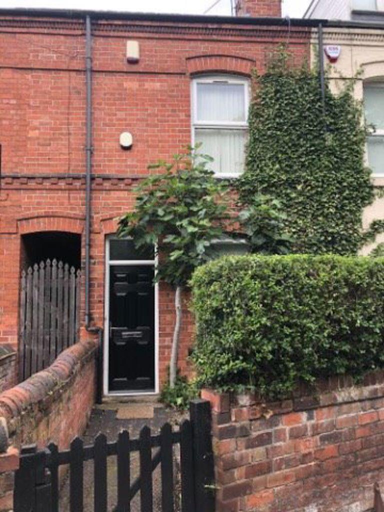 Main image of property: Dunkirk, Nottingham, NG7 - P1767