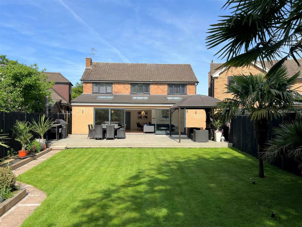 4 bedroom detached house for sale in Blacklow Road, Warwick, CV34