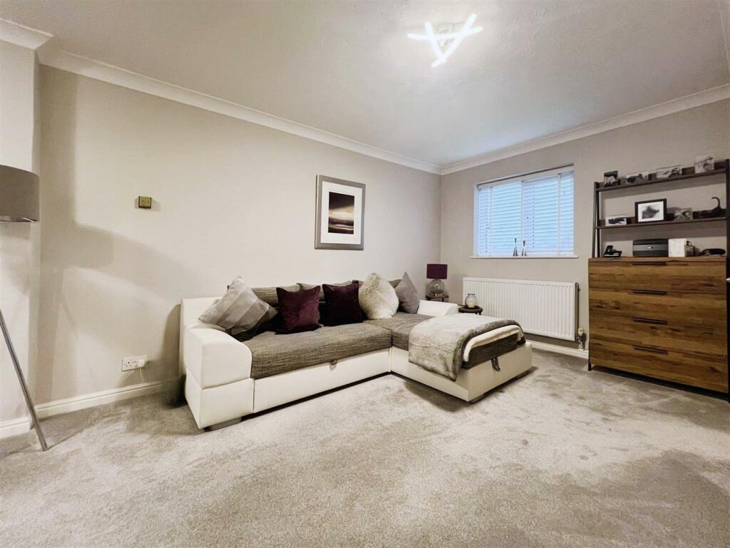 Additional property image - Willow Sheets Meadow, Cubbington, Leamington Spa