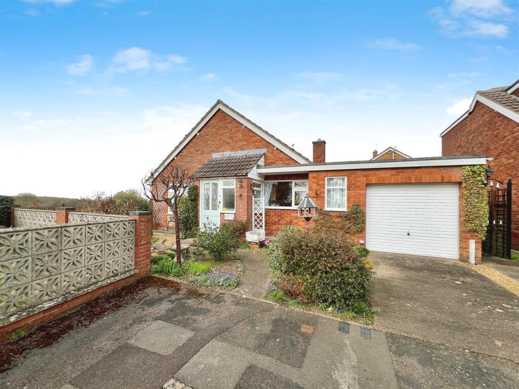 Main image of property: Farley Avenue, Harbury, Leamington Spa