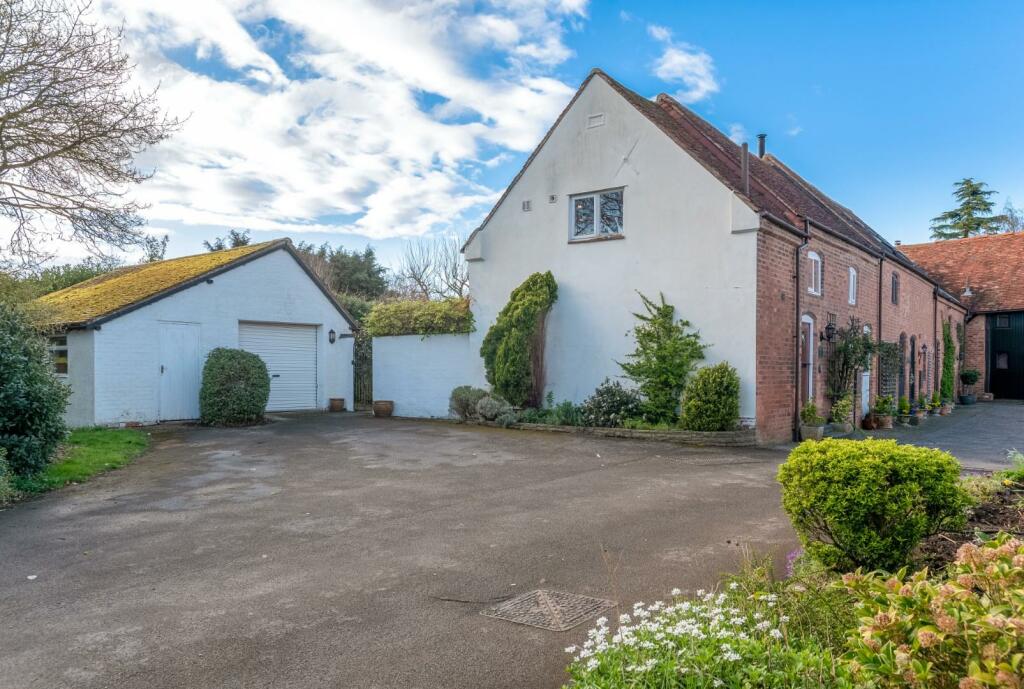2 bedroom barn conversion for sale in Church Road, Norton Lindsey, CV35