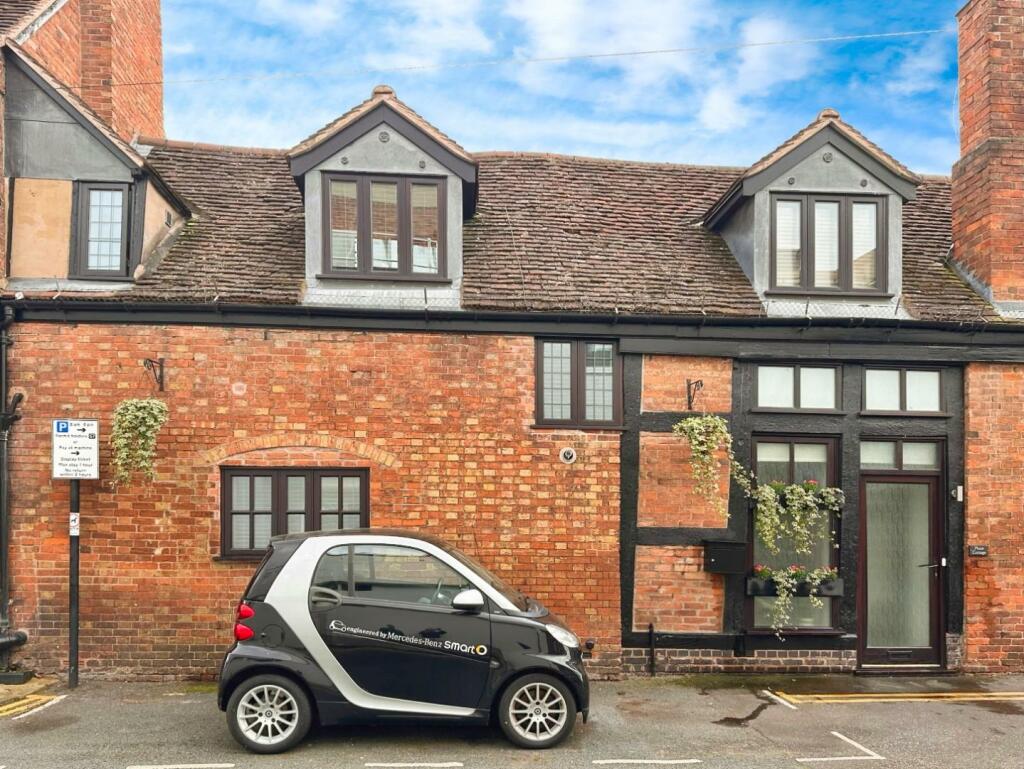 2 bedroom terraced house for sale in Scholars Lane, StratforduponAvon