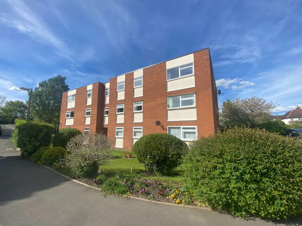 2 bedroom flat for sale in Clopton Road, StratforduponAvon, CV37