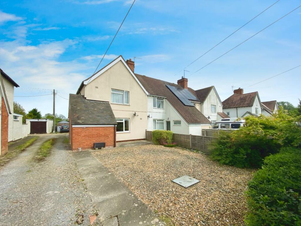 3 bedroom end of terrace house for sale in Broad Marston Road, Pebworth