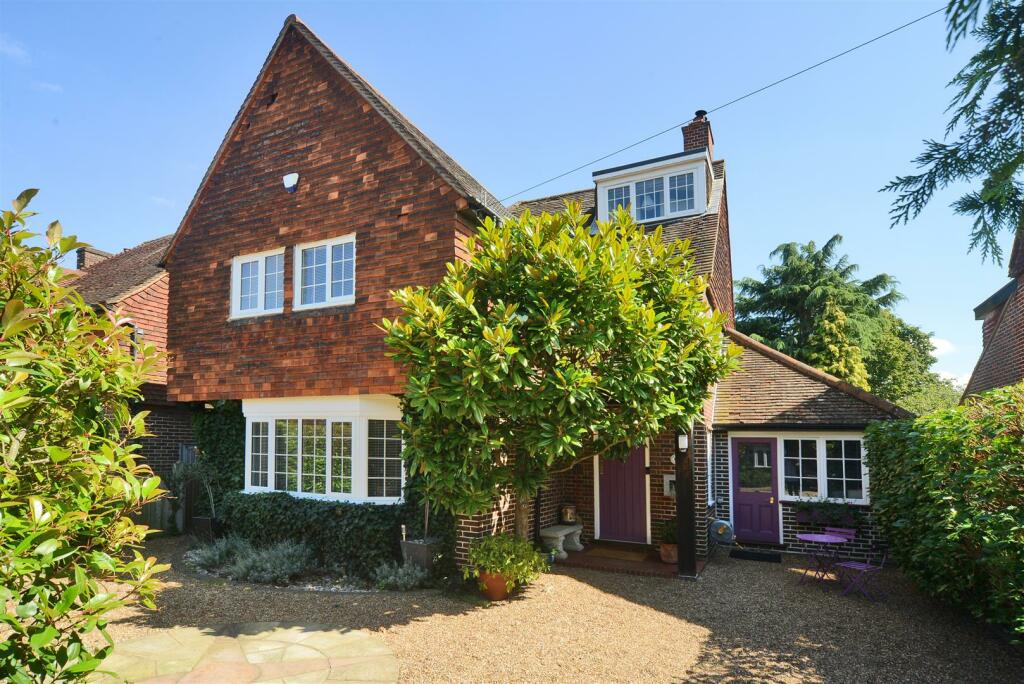 4 bedroom detached house for sale in Basing Way, Thames Ditton, KT7