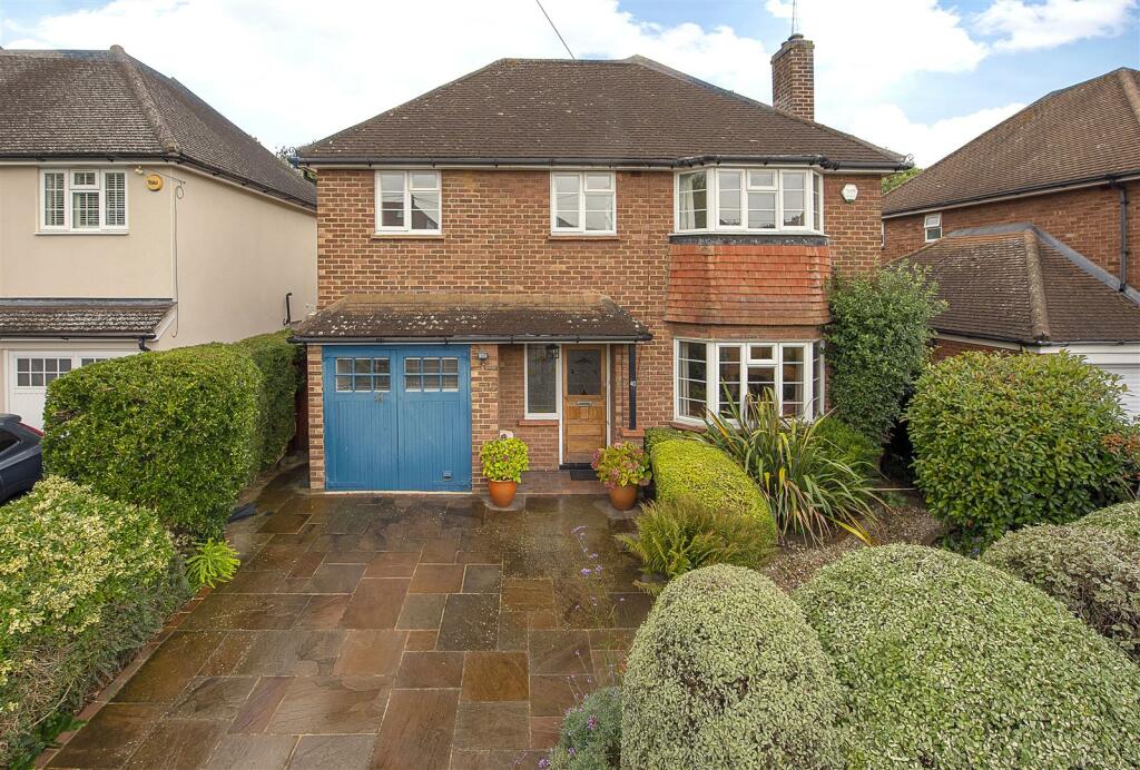 5 bedroom detached house for sale in Basingfield Road, Thames Ditton, KT7