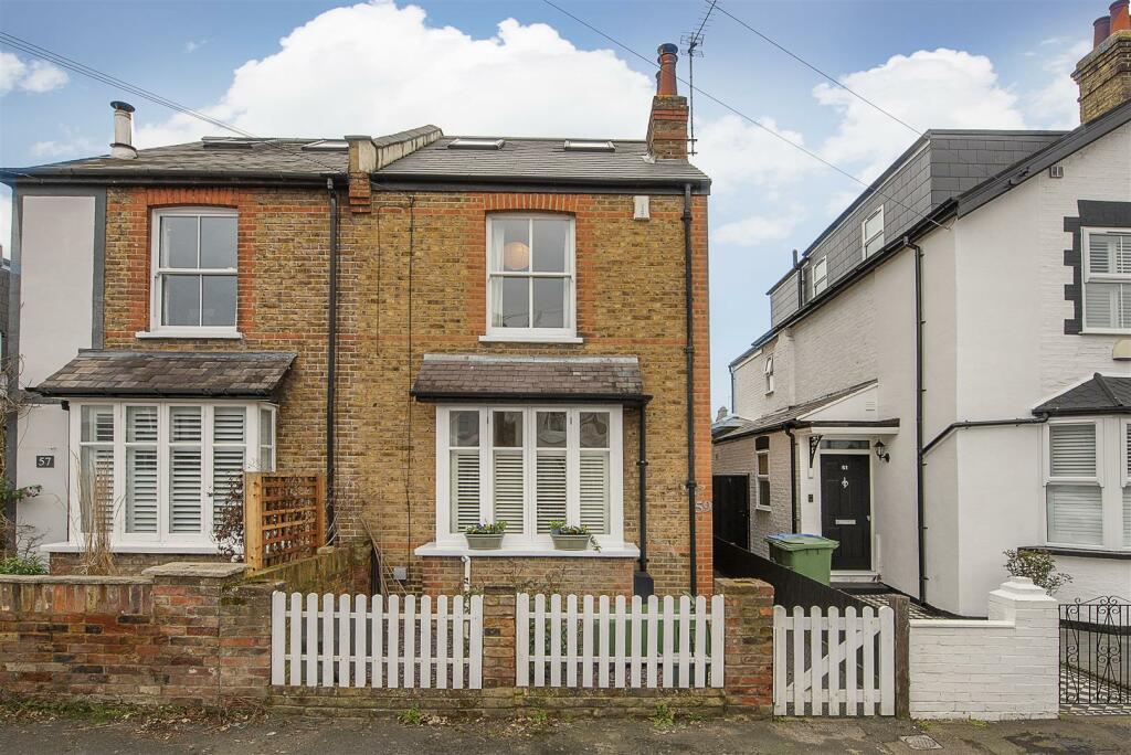 4 bedroom semidetached house for sale in Alexandra Road, Thames Ditton