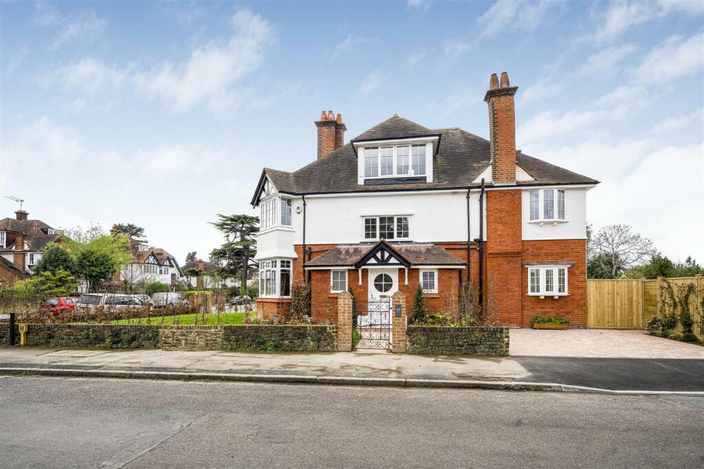 5 bedroom detached house for sale in River Avenue, Thames Ditton, KT7