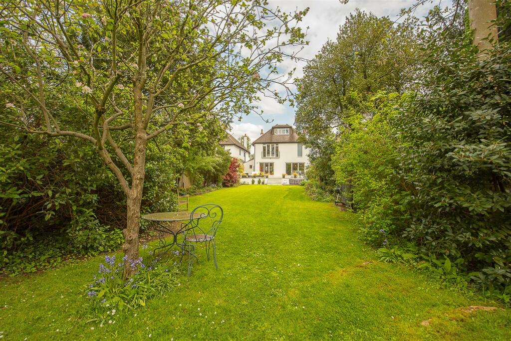 5 bedroom detached house for sale in Riversdale Road, Thames Ditton, KT7