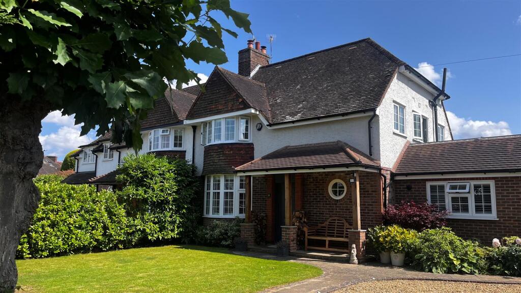 Main image of property: Basing Way, Thames Ditton