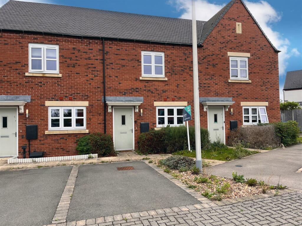 2 bedroom terraced house for sale in Ivens Close, CV35