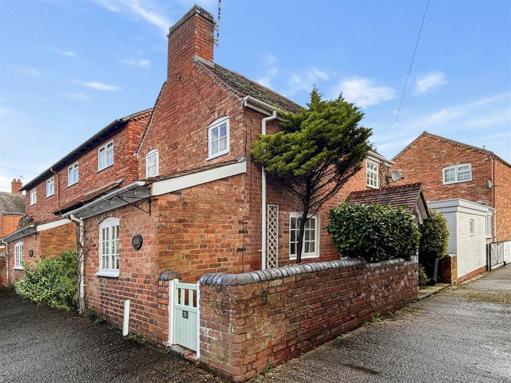2 bedroom cottage for sale in Chapel Street, Wellesbourne, CV35