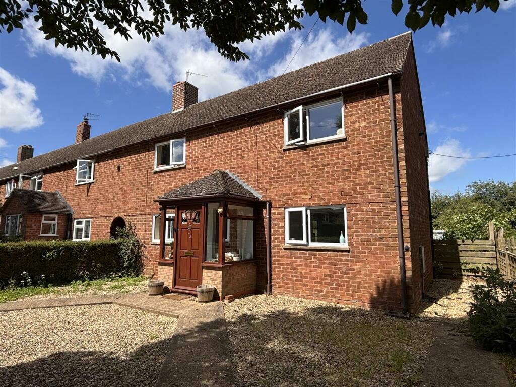 3 bedroom end of terrace house for sale in Newbold Road, Wellesbourne, Warwick, CV35