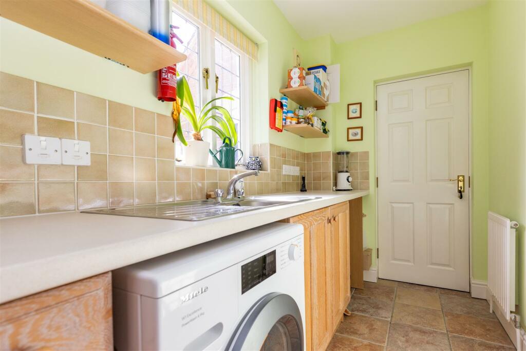 Additional image 17 of Walton Way, Wellesbourne