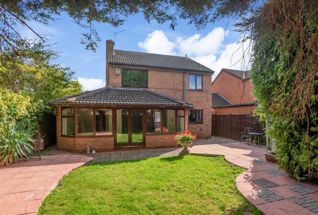 Main image of property: Debden Close, Wellesbourne, Warwick