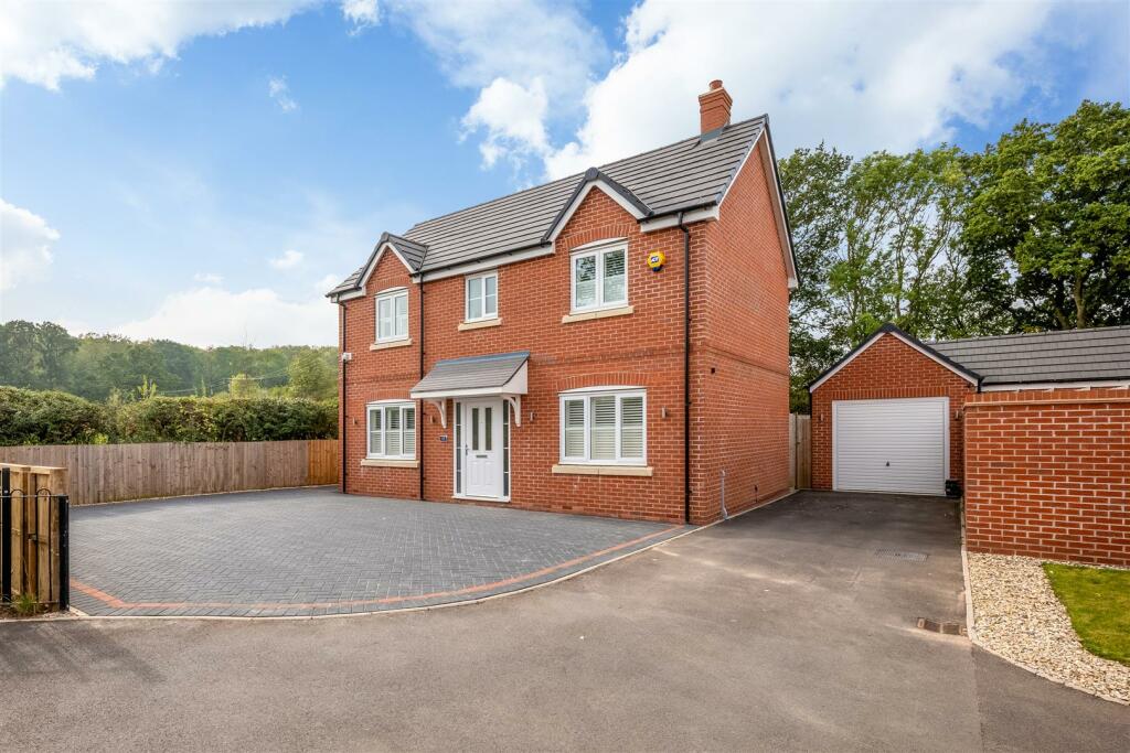 4 bedroom detached house for sale in Delany Avenue, Wellesbourne