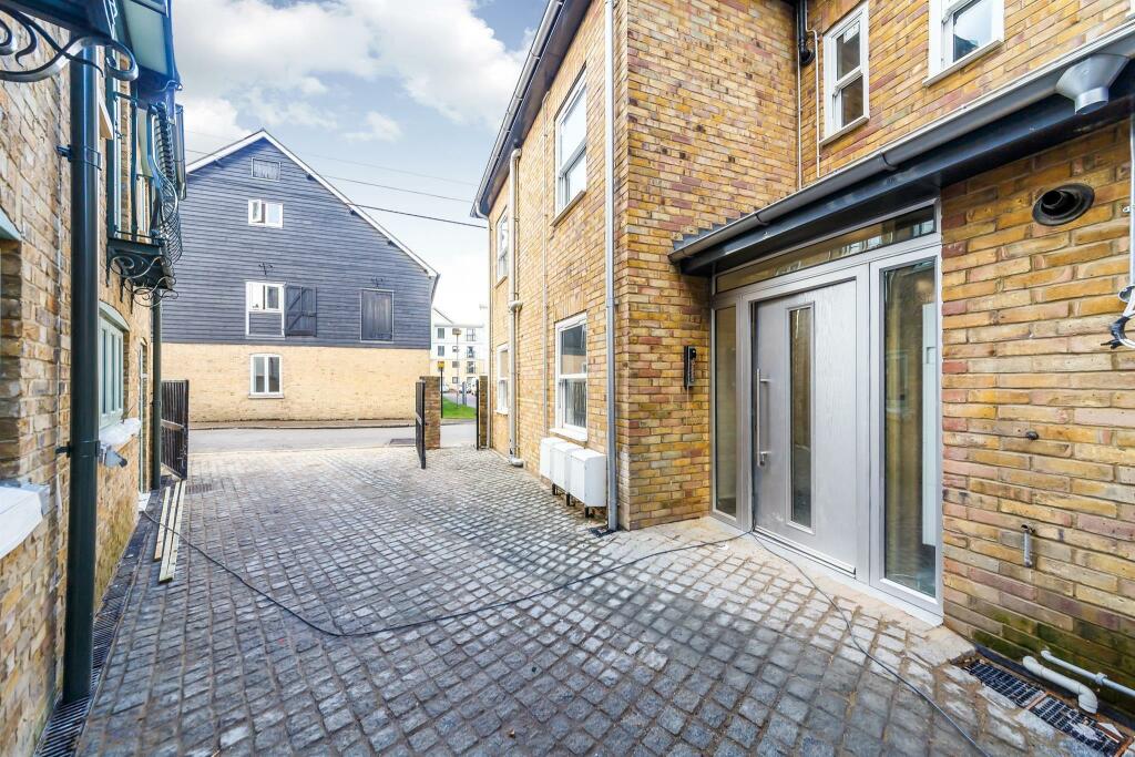 Studio apartment for rent in Priory Street, Hertford, SG14