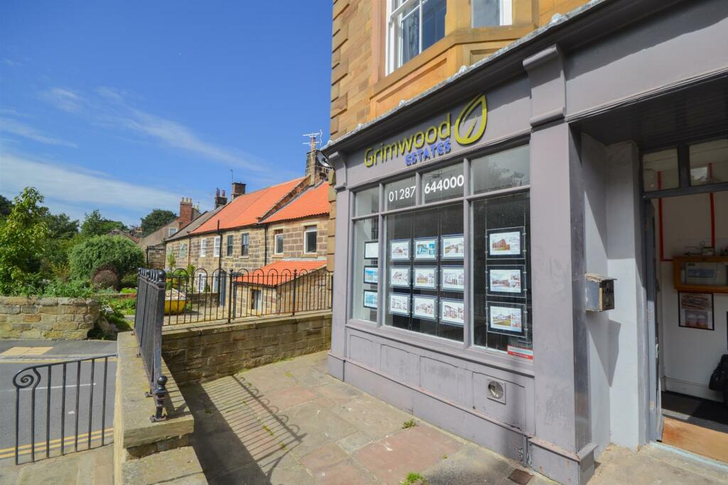 Commercial property for rent in High Street, Loftus, TS13