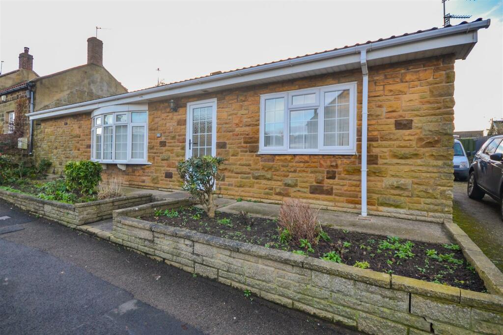 2 bedroom bungalow for sale in Kilton Lane, Brotton, SaltburnByThe