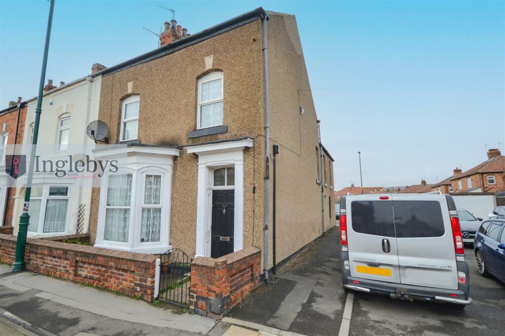 4 bedroom terraced house for sale in West Road, Loftus, TS13