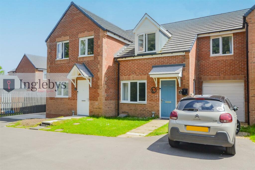 3 bedroom semidetached house for sale in Middle Gill Close, Loftus, TS13