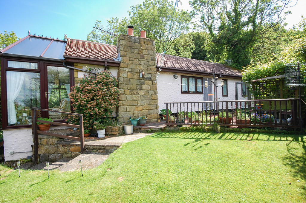 2 bedroom detached bungalow for sale in Green Road, Skeltonin