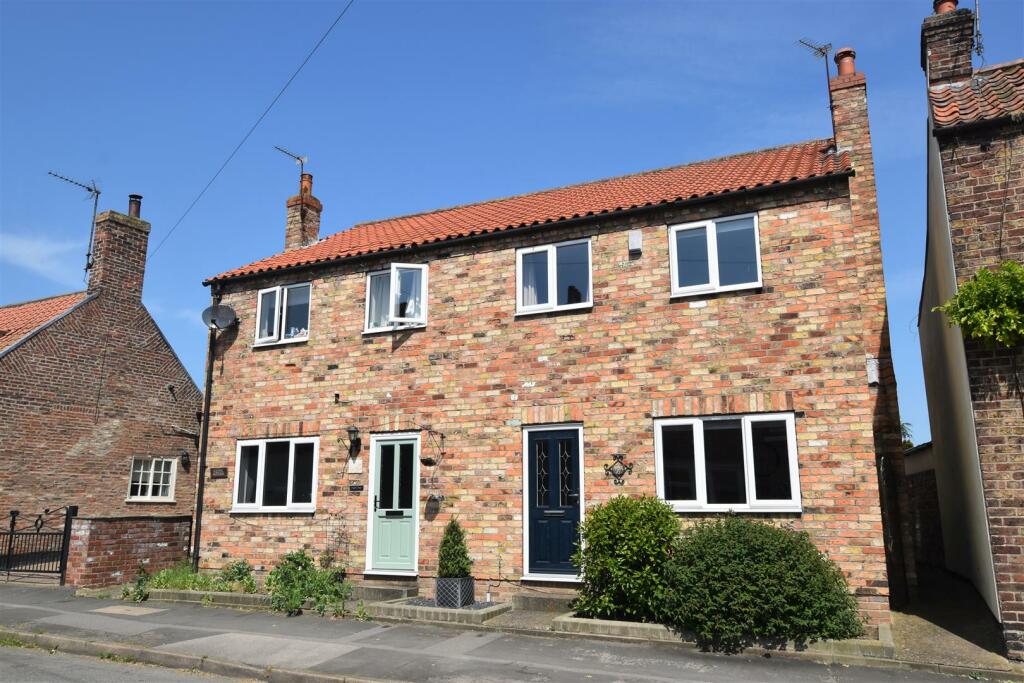3 bedroom semidetached house for sale in Coppergate, Nafferton