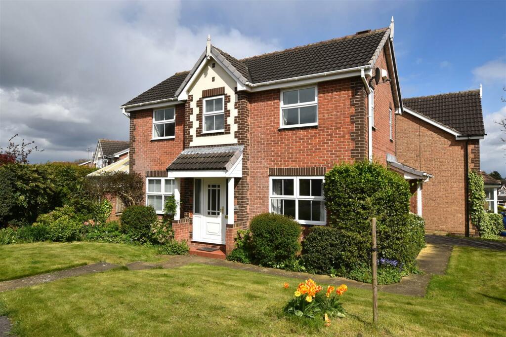 4 bedroom detached house for sale in Poplars Way, Beverley, HU17