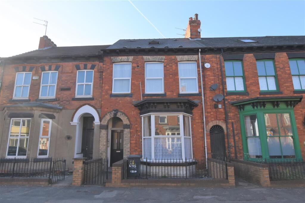 Main image of property: Flat 2 - 16 Louis Street, Hull