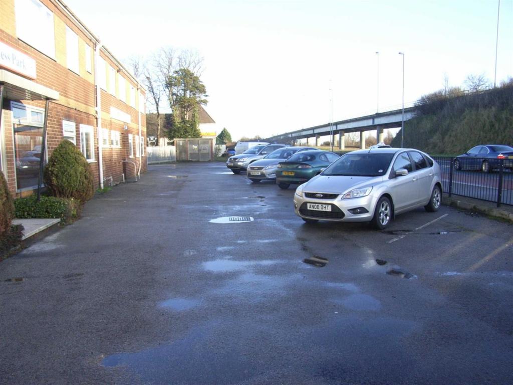 Commercial property for rent in Hedon Road, Hull, HU12