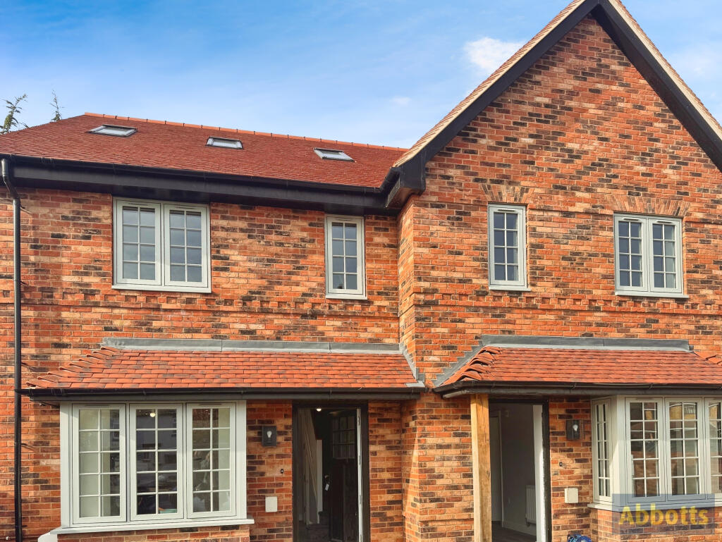 Main image of property: High Road, Benfleet, SS7 5RZ