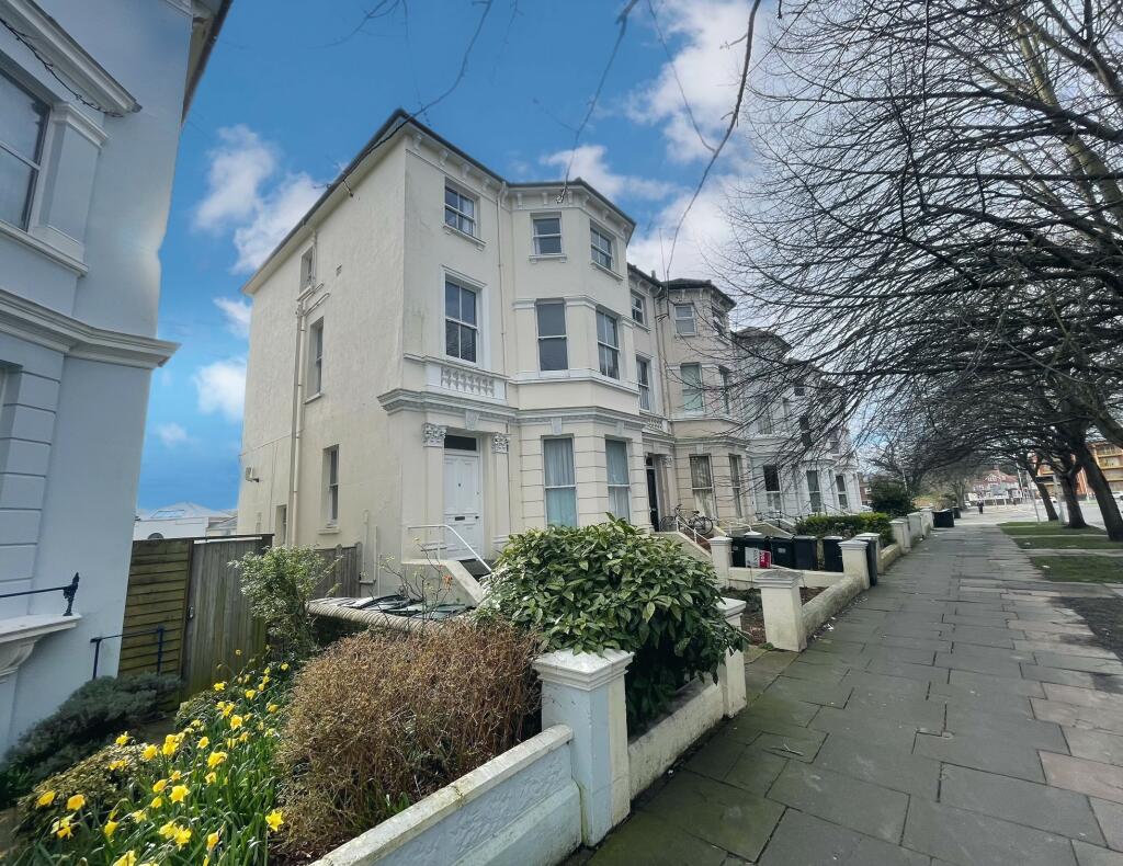 2 bedroom flat for rent in The Avenue, EASTBOURNE, BN21