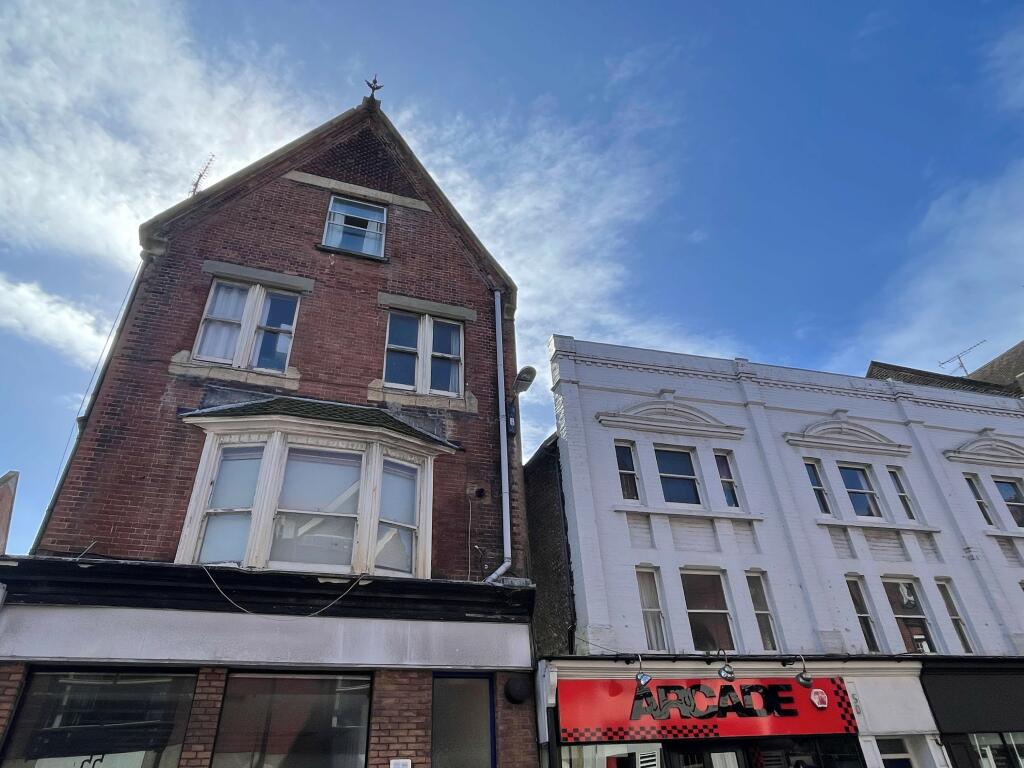 Studio flat for rent in South Street, EASTBOURNE, BN21