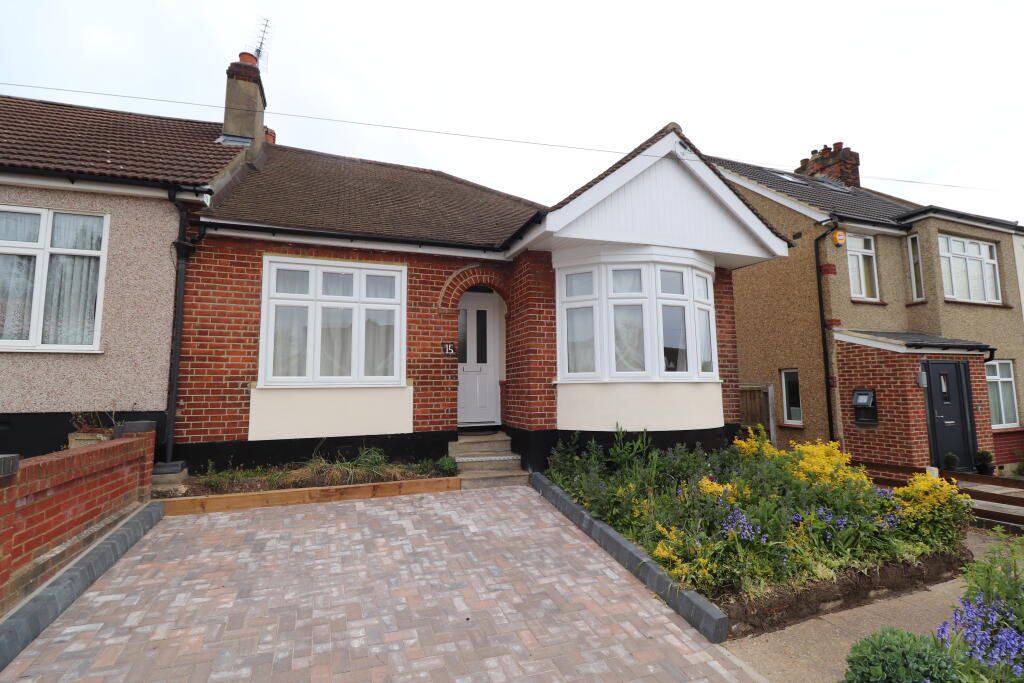2 bedroom bungalow for rent in West Brentwood, CM14