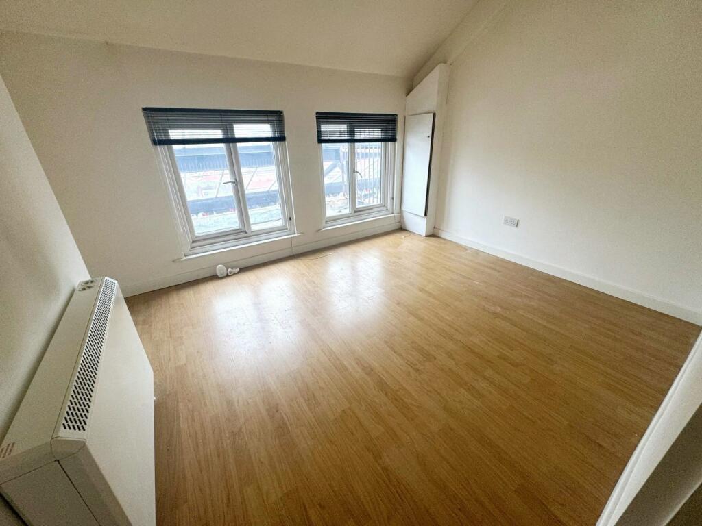 Main image of property: Market Street, EASTLEIGH