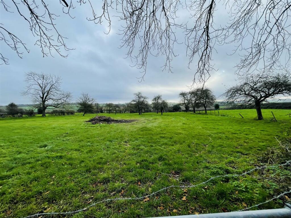 Additional property image - Sadlers Meadow, Furnace End