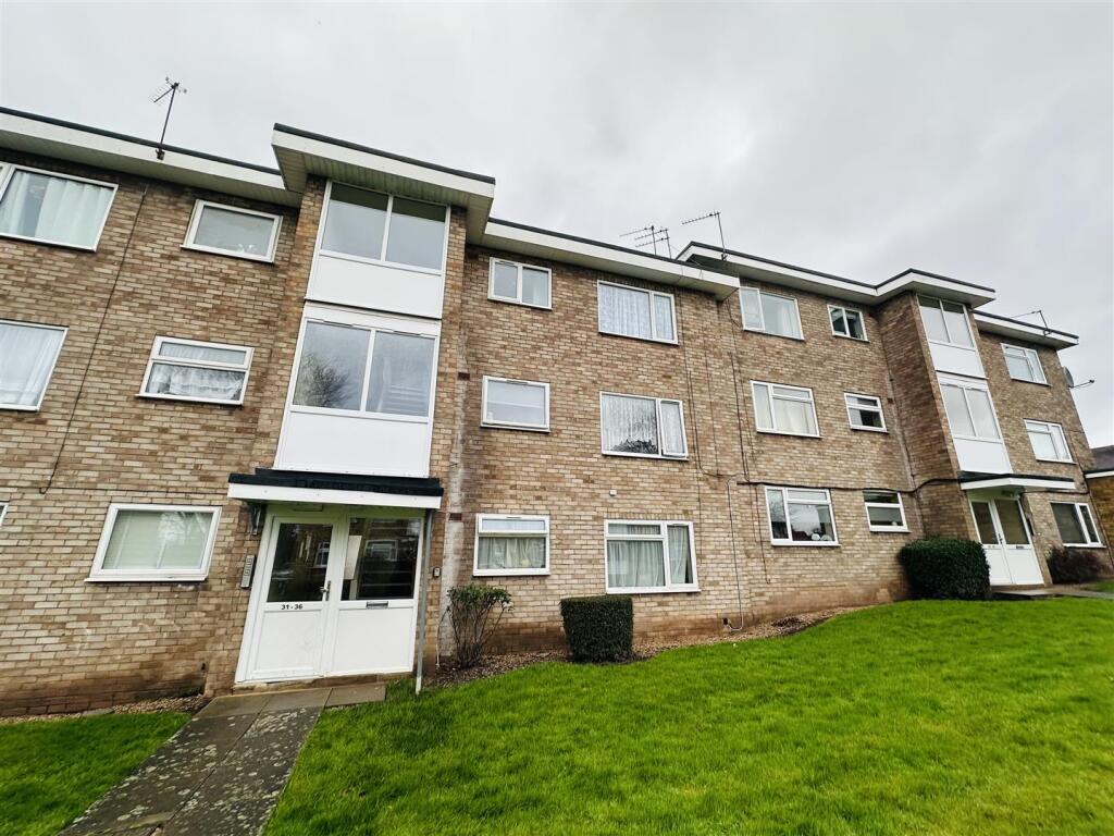 Main image of property: Simon Close, Nuneaton