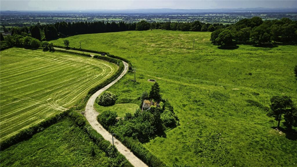 4 bedroom detached house for sale in Hall Lane, Kelsall, Nr Tarporley