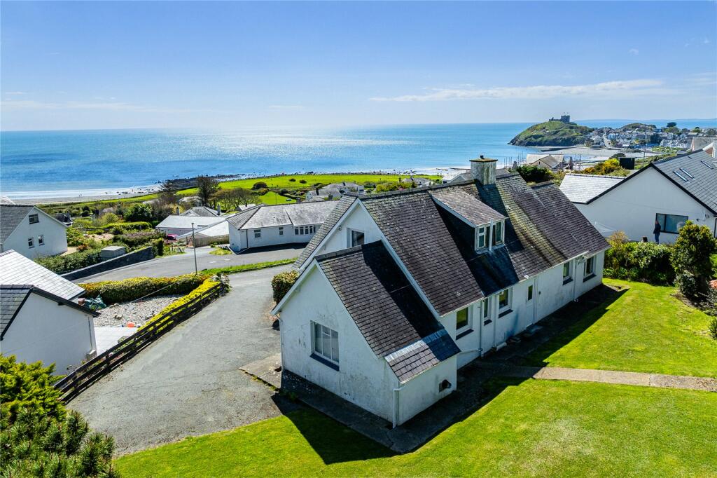 3 bedroom bungalow for sale in Upper Morannedd, Criccieth, Gwynedd, LL52