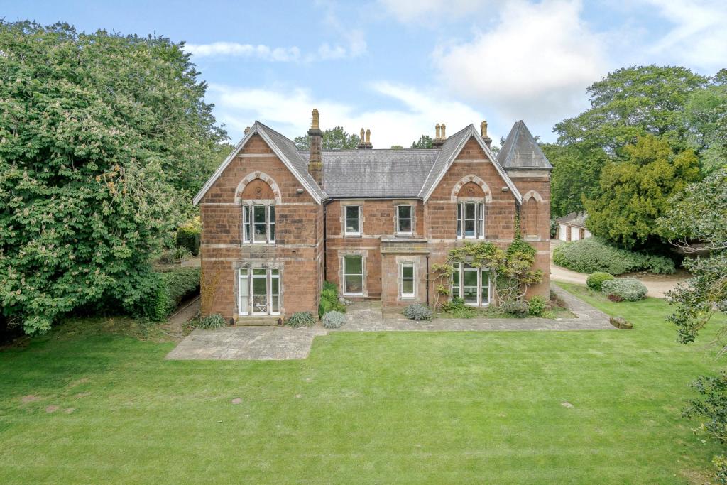 6 bedroom detached house for sale in Hanns Hall Road, Willaston