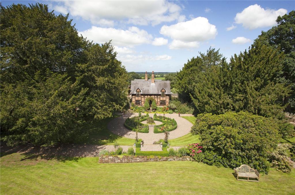 4 bedroom detached house for sale in Horsley Lane, Peckforton, Nr
